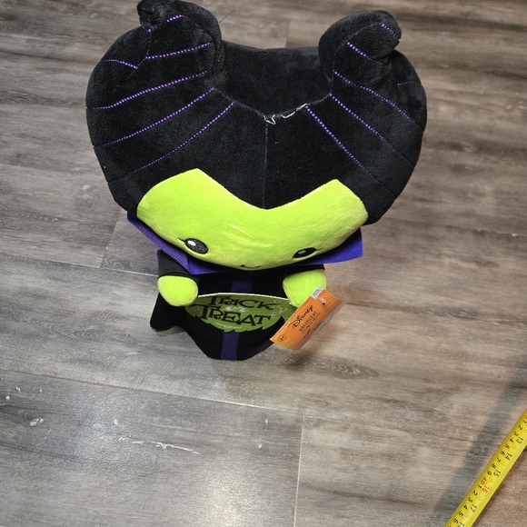 Disney Villains: Maleficent Halloween Greeter “Trick or Treat”‎ nwt - Picture 3 of 14